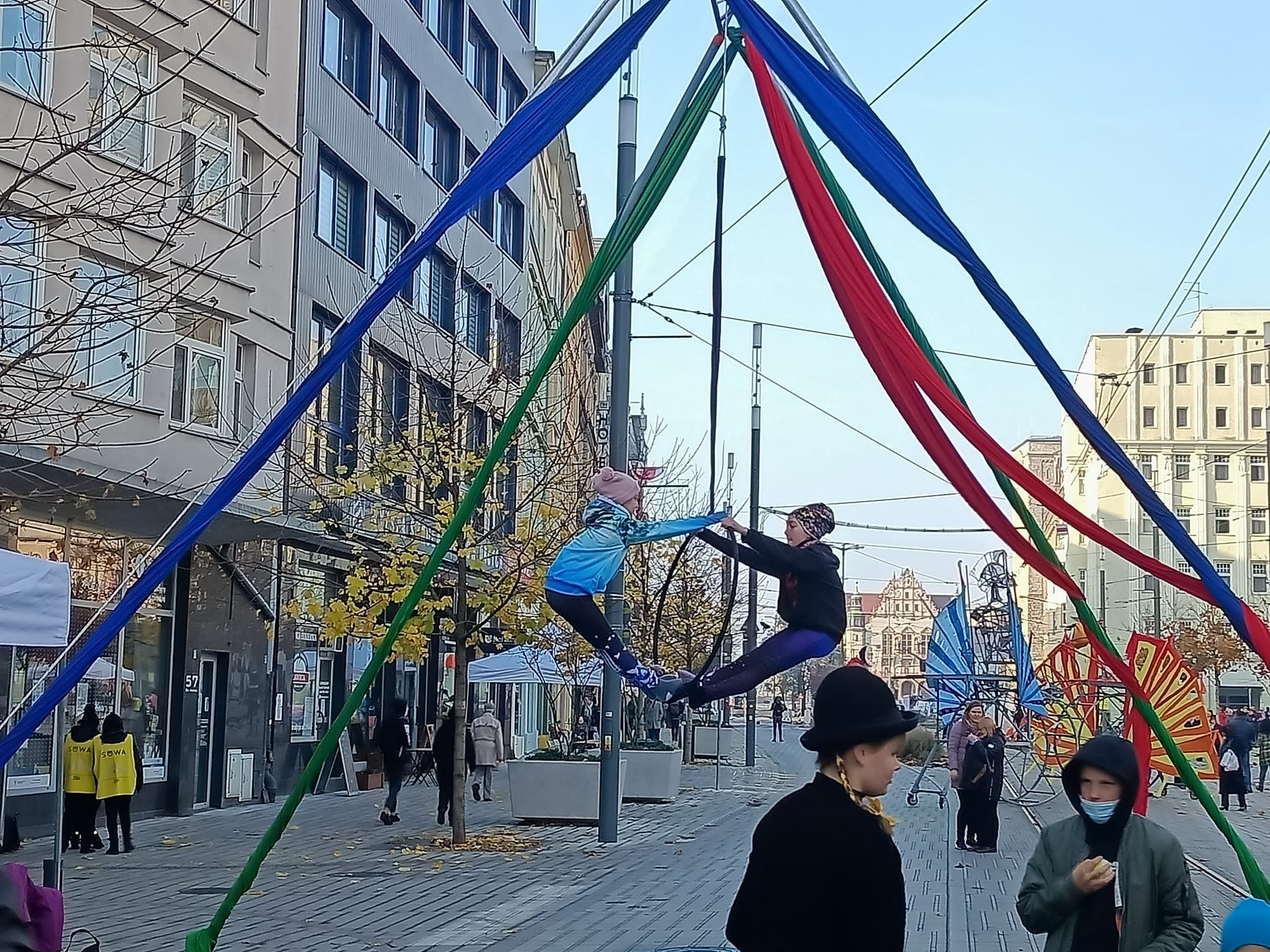 Teatr "Z Głową W Chmurach"