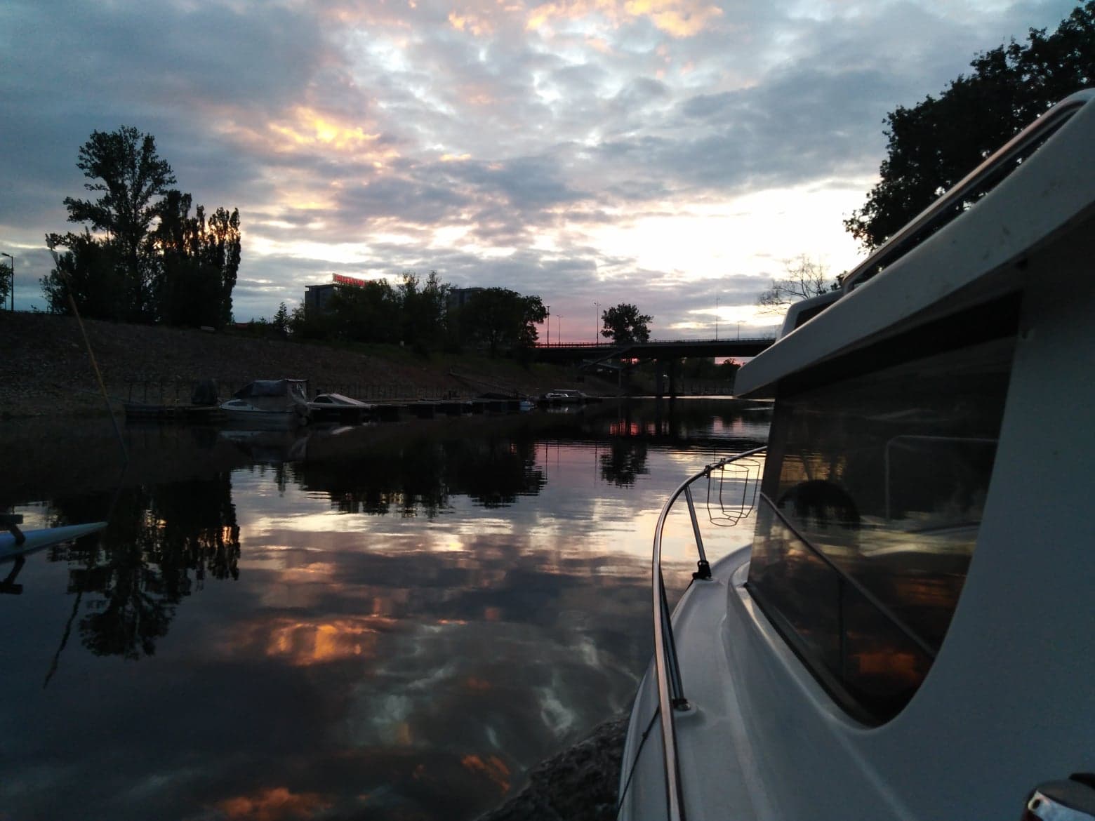 Szkolenia i Egzaminy Motorowodne Król Yacht