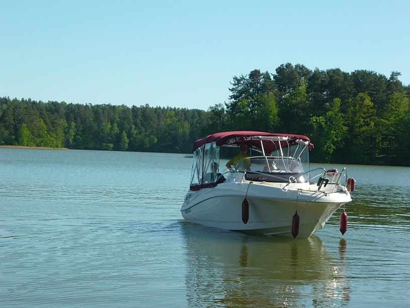 Szkolenia i Egzaminy Motorowodne Król Yacht