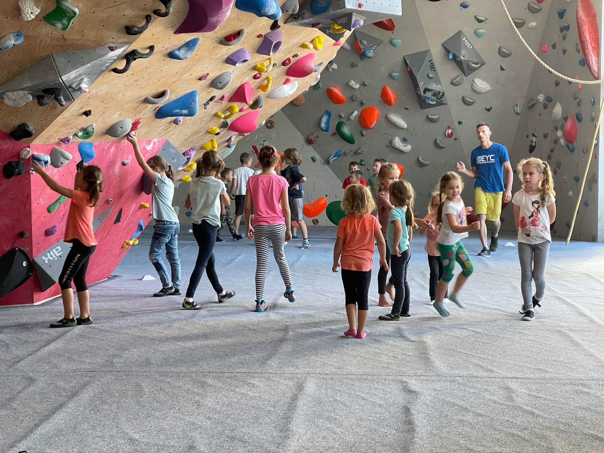B. Lab bouldering laboratory - ściana wspinaczkowa