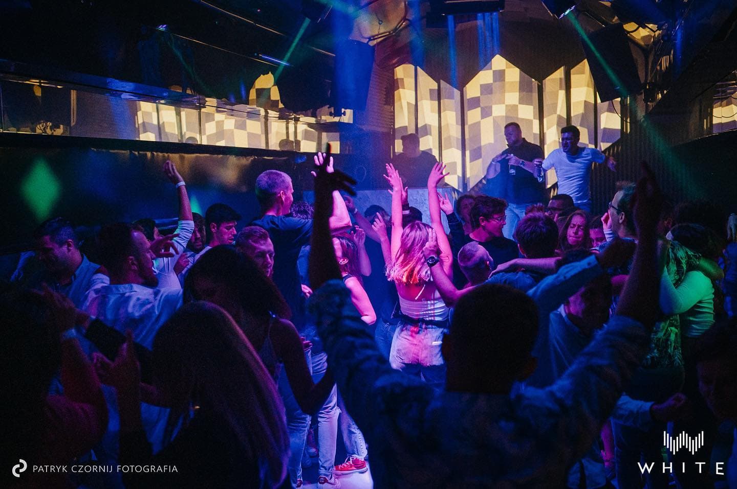 WHITE CLUB